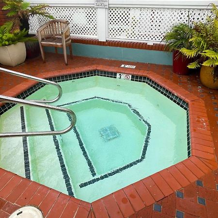 Inn On Summerhill Саммерленд Экстерьер фото